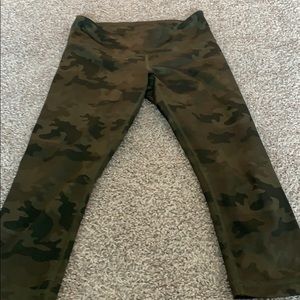 Lululemon size 6 camo leggings